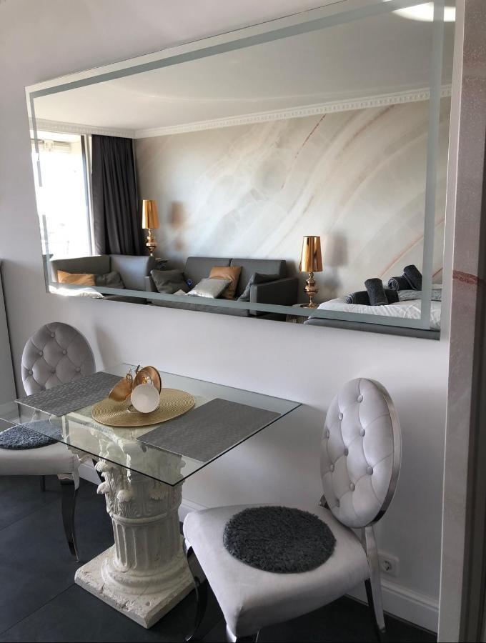 Tiffanys Ferienapartments In Der Privatresidenz Des Plaza Premium Hotel Timmendorfer Strand Exterior foto